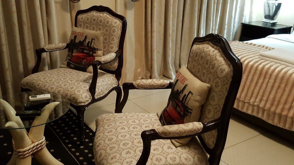 Sollunaa Guesthouse Sandton Ngoại thất bức ảnh