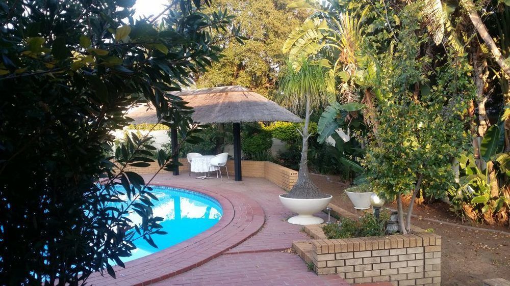 Sollunaa Guesthouse Sandton Ngoại thất bức ảnh